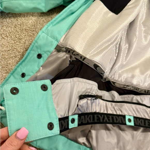 Oakley thinsulate Gretchen Bleiler ski jacket, LARGE - Picture 8 of 16